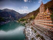 उत्तराखंडः ऋषिकेश में कई विदेशी सैलानियों ने तोड़ा लॉकडाउन, पुलिस ने दी अनोखी सजा