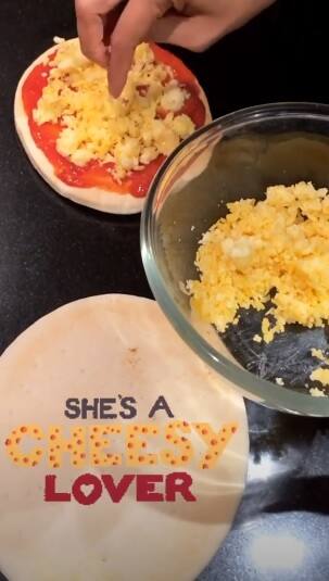 दीपिका पादुकोण ने पति रणवीर सिंह के लिए बनाए बड़े-बड़े पिज्जा, अभिनेता बोले- चीज़ लवर है ये