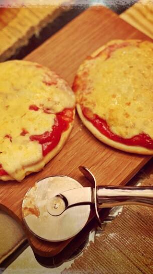 दीपिका पादुकोण ने पति रणवीर सिंह के लिए बनाए बड़े-बड़े पिज्जा, अभिनेता बोले- चीज़ लवर है ये