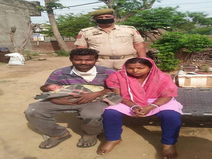 जम्मू: लॉकडाउन के दौरान गर्भवती महिला के लिए फरिश्ता बनकर पहुंची पुलिस, अस्पताल ले जाते वक्त वैन में दिया बच्ची को जन्म Jammu: Police arrived as an angel for pregnant woman during lockdown, gave birth to a girl in van while on the way to hospital ANN जम्मू: लॉकडाउन के दौरान गर्भवती महिला के लिए फरिश्ता बनकर पहुंची पुलिस, अस्पताल ले जाते वक्त वैन में दिया बच्ची को जन्म