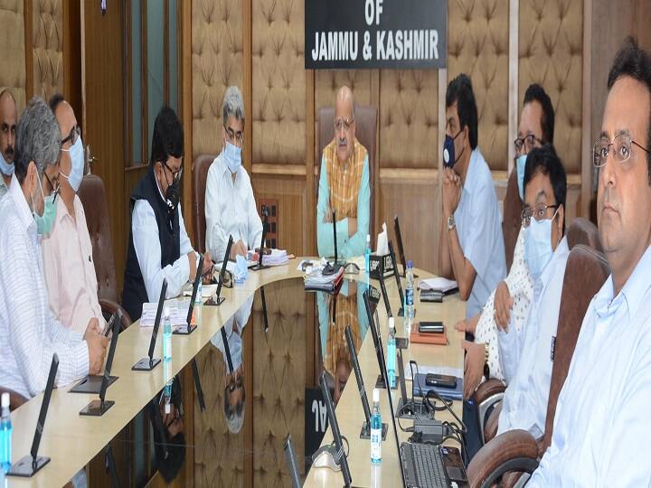 Coronavirus: Jammu and Kashmir government gives instructions to all officers to make sure strictly follow lockdown ANN Coronavirus: जम्मू कश्मीर प्रशासन ने सभी अधिकारियों को दिए निर्देश- सख्ती से कराएं लॉकडाउन का पालन