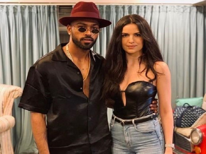 cricketer hardik pandya mocks fiance natasa stankovic for her hindi viral video Video: हार्दिक पांड्या ने उड़ाया नताशा की हिंदी का मजाक, वायरल हो रहा नया वीडियो