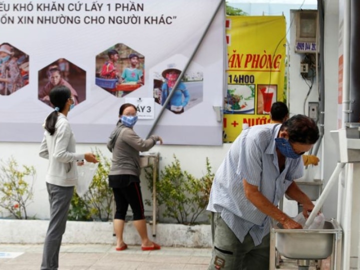 Corornavirus: Rice ATM set up in Vietnam to feed poor in lockdown राइस ATM, कोरोना महामारी के बीच वियतनाम में ऐसे मिल रहा है लोगों को अनाज