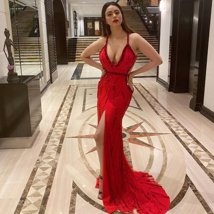 सौंदर्या ली स्ट्रेसबर्ग थिएटर एंड फिल्म इंस्टीट्यूट के एक्टिंग कोर्स में शामिल होने के सिलसिले में लॉस एंजेलिस गई थीं. (Photo Credit: @iamsoundaryasharma Instagram)