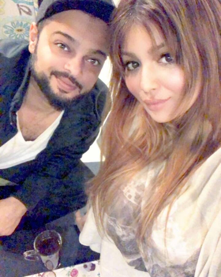 फरहान आजमी ने साल 2009 में आयशा टाकिया के साथ शादी की थी. दोनों को एक बेटा भी है.