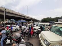 सच्चाई का सेंसेक्स: उमर अब्दुल्ला का ट्वीट- लॉकडाउन में सड़क पर वाहनों की लंबी कतारें, जानें- वायरल फोटो का सच