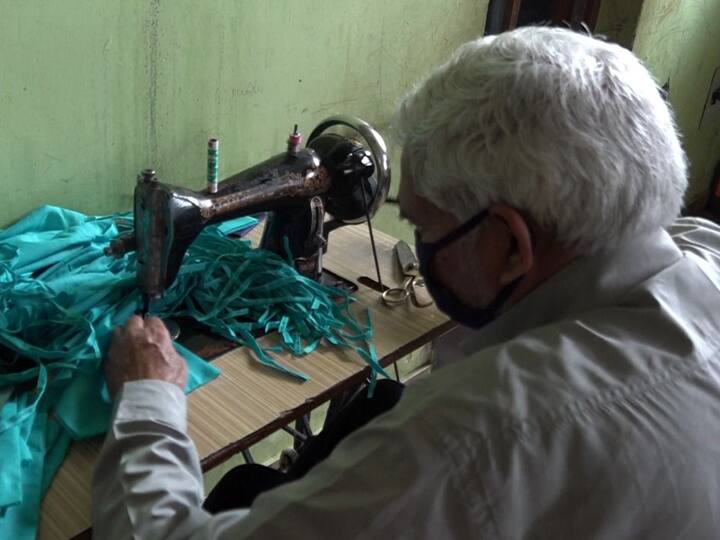 74 साल के इस शख्स ने किया ऐसा काम कि तारीफ में पीएम मोदी ने भी किया ट्वीट PM Modi is proud of this 74-year-old Corona Hero 74 साल के इस शख्स ने किया ऐसा काम कि तारीफ में पीएम मोदी ने भी किया ट्वीट