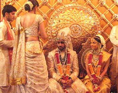 Wedding Anniversary: पहली ही नजर में ऐश्वर्या राय को दिल दे बैठे थे अभिषेक, 10 साल बाद रचाई थी शादी