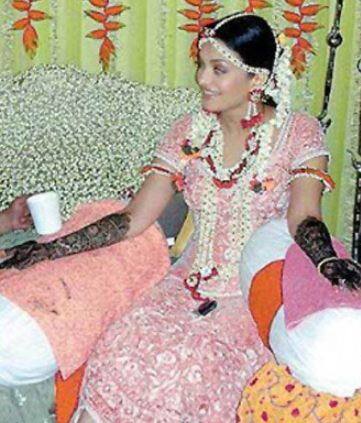  इसी के बाद दोनों के परिवारों ने इनके रिश्ते को मंजूरी दी और दोनों की कुंडलियां मिलाई गई. दोनों की कुंडलियां मिलाने के बाद ही ये तय किया गया कि इनकी शादी जल्द की जाए.