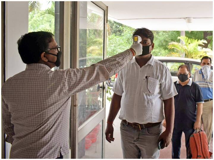 list of state where coronavirus case is 1000 plus COVID-19: महाराष्ट्र में चार हजार तो दिल्ली में दो हजार से ज्यादा लोग संक्रमित, देखिए किन राज्यों में हैं सबसे ज्यादा पॉजिटिव केस