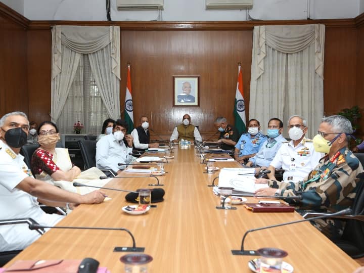 Amid lockdown Work started in defence ministry New orders issued for soldiers on leave and ANN लॉकडाउन के बीच रक्षा मंत्रालय में फिर से काम शुरू, छुट्टी और ट्रेनिंग पर गए सैनिकों के लिए नए आदेश जारी