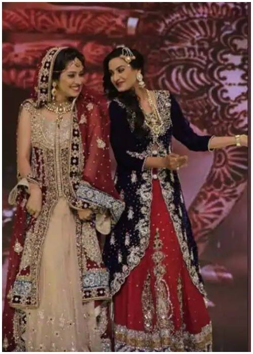 हालांकि आपको बता दे कि ये तस्वीरें साल 2014 में हुए GR8 Women Awards के दौरान सामने आई थी. इस इवेंट में टीवी जगत की कई हस्तियों ने ब्राइड और ग्रूम अवतार में रैंप वॉक किया था और खूब मस्ती भी की थी. (Photo Credit: Instagarm)