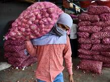 दिल्ली: देश की सबसे बड़ी सब्जी मंडी आजादपुर में कारोबारी की कोरोना संक्रमण से मौत, बंद करने की मांग उठी