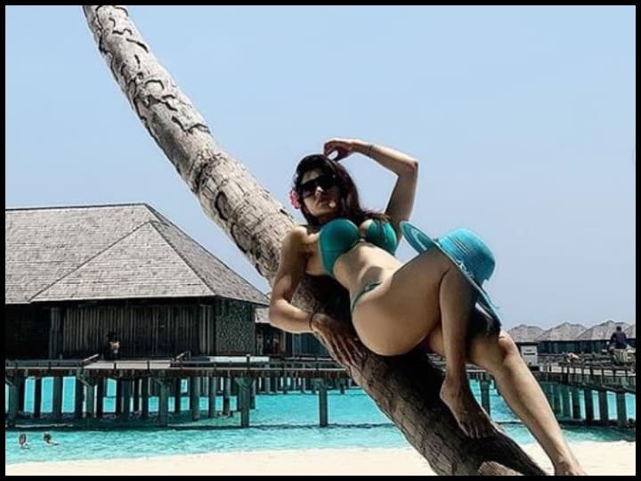 urvashi rautela shares bold bikini pics in this lockdown , see photos Lockdown के बीच उर्वशी रौतेला ने शेयर की ये दिलकश Throwback तस्वीरें, जमकर हो रही वायरल