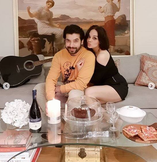 इस दौरान क्वालिटी टाइम स्पेंड करते दोनों की तस्वीरों को उनके फैंस काफी पसंद कर रहे हैं.