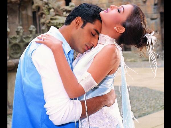 ऐश्वर्या और अभिषेक पहली बार फिल्म 'ढाई अक्षर प्रेम के' के सेट पर मिले थे. हालांकि इनके रिलेशन की खबरें तब आईं जब दोनों 2006 में फिल्म 'उमराव जान' में काम कर रहे थे.