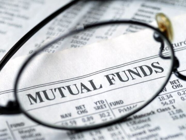 Equity mutual funds see net outflow but retail investor supports SIP इक्विटी म्यूचुअल फंड में घट रहा है निवेश, लेकिन छोटे निवेशकों का सिप में विश्वास बरकरार