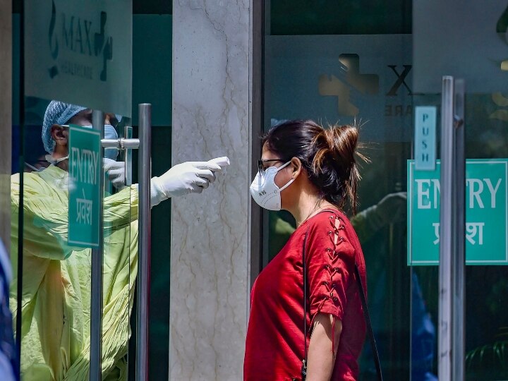 Coronavirus Delhi under red zone 223 new cases on Friday कोरोना का कहर: रेड जोन में हैं दिल्ली के सभी 11 जिले, 223 नए केस आए सामने