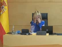 स्पेन: कोरोना से मारे गए अपने साथियों का नाम पढ़ते हुए भावुक हुईं स्वास्थ्य अधिकारी, कहा- मुझे माफ कर दीजिए