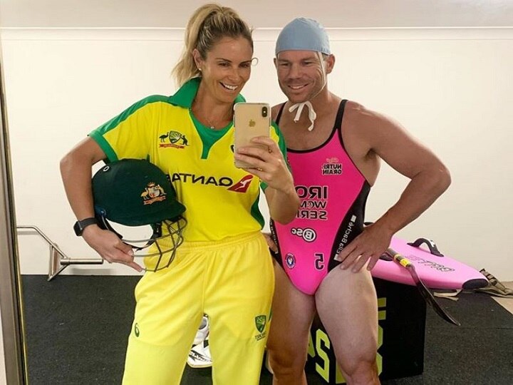 Australian star batsman david warner switches roles with wife, share video Watch: पत्नी की ड्रेस में नज़र आ रहे हैं स्टार बल्लेबाज डेविड वार्नर, जारी किया बेहद ही मजेदार वीडियो
