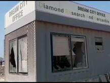 सूरत: घर भेजने की मांग नहीं मानी तो मजदूरों का हंगामा और तोड़फोड़, पुलिस ने मौके पर पहुंच समझाया