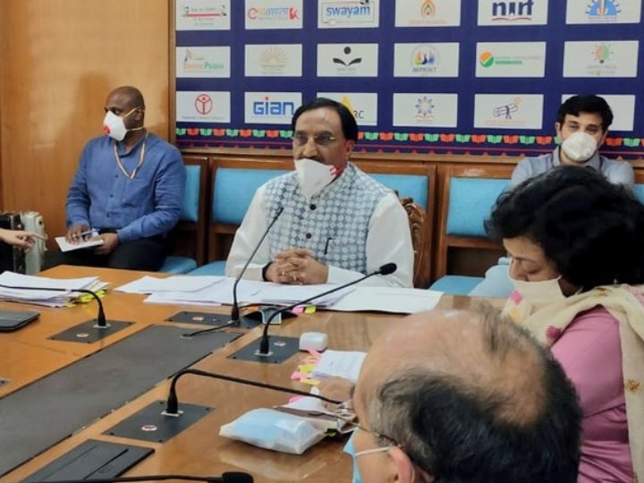 Education Minister Ramesh Pokhriyal launched handbook on cyber security,ANN साइबर सुरक्षा को लेकर केंद्रीय माध्यमिक शिक्षा बोर्ड ने तैयार की हैंडबुक, शिक्षा मंत्री रमेश पोखरियाल ने की लॉन्च