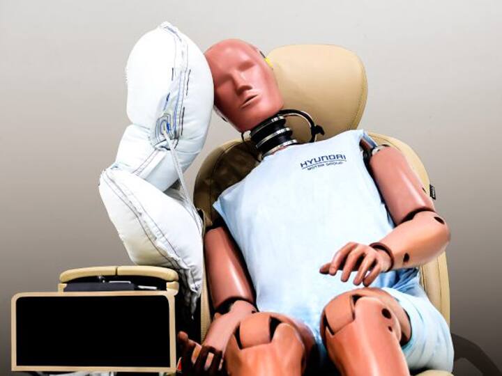 Hyundai के इस खास एयरबैग से 80 फीसदी कम होगी सिर की चोट, जानें कैसे करेगा काम Hyundai Motor Group Develops New Centre Side Airbag Hyundai के इस खास एयरबैग से 80 फीसदी कम होगी सिर की चोट, जानें कैसे करेगा काम