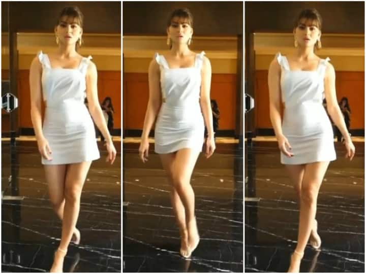 Urvashi Rautela tremendous ramp walk on Badshah Jacqueline song Genda Phool, Watch Video बादशाह-जैकलीन के गाने पर Urvashi Rautela के जबरदस्त रैंप वॉक का वीडियो हो रहा वायरल