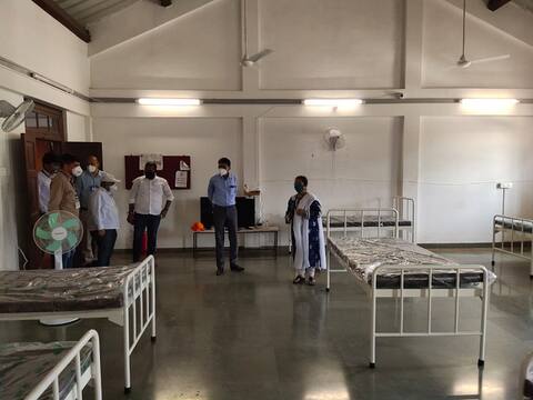 कोरोना मरीजों के लिए कॉलेज क्लासरूम का सहारा, क्लासरूम में बनाया गया कोरोना वार्ड