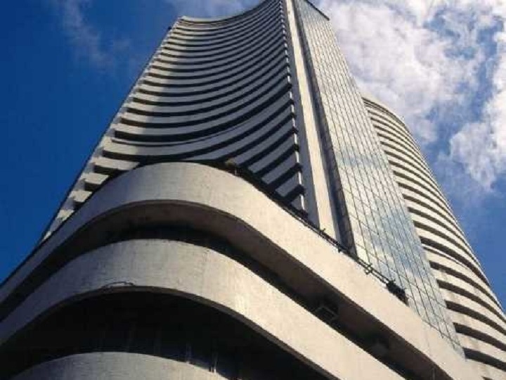 Market closed in red zone, Nifty dips 10 points, sensex slips 63 points