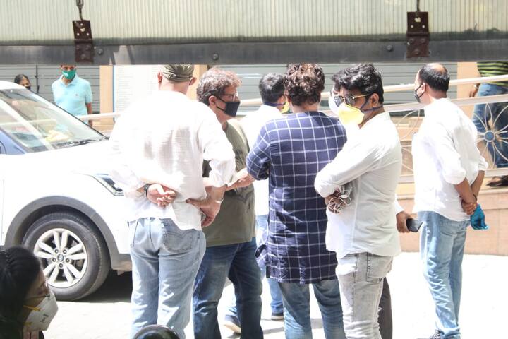 बॉलीवुड एक्टर इरफान खान काफी समय से बीमारी से जूझ रहे थे. लंबे समय से कैंसर की जंग लड़ रहे बॉलीवुड अभिनेता इरफान खान का आज यानि 29 अप्रैल 2020, सोमवार को निधन हो गया है. (Photo Credit: Manav Manglani)