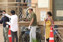 In Pics: इरफान खान के अंतिम दर्शन के लिए अस्पताल पहुंचे परिवार और करीबी, पुलिस का है कड़ा पहरा