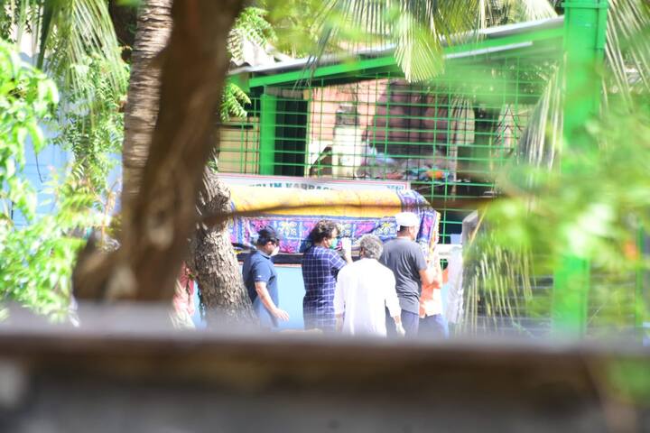 न्यूरोएंडोक्राइन ट्यूमर से जंग लड़ रहे बॉलीवुड इरफान खान का बुधवार को निधन हो गया. अचानक तबीयत बिगड़ने के चलते उन्हें अस्पताल में भर्ती करवाया गया था. 