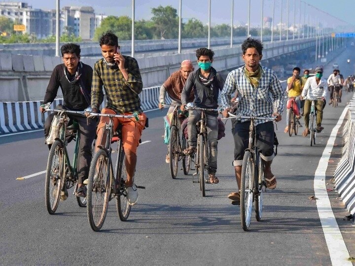 Lockdown MHA allows movement of migrant workers students stranded at various places New Guidelines: इन शर्तों के साथ अब अपने घर लौट पाएंगे लॉकडाउन में फंसे छात्र और मजदूर