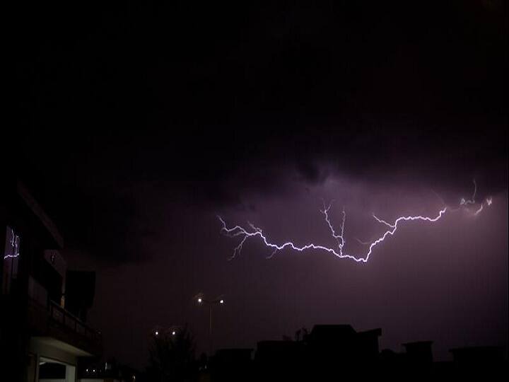 बिहार में बिजली गिरने से हुई सात की मौत. नीतीश ने किया मुआवजा का ऐलान Seven died due to lightning in Bihar. Nitish announced compensation ANN बिहार में बिजली गिरने से हुई सात की मौत. नीतीश ने किया मुआवजा का ऐलान