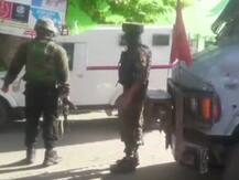 जम्मू-कश्मीर: पुलवामा में आतंकियों और सुरक्षाबलों के बीच मुठभेड़ जारी, दो से तीन आतंकियों के छिपे होने की खबर