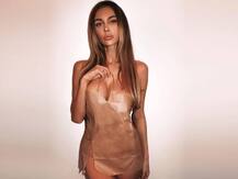 सोशल मीडिया पर ट्रेंड बना शॉपिंग बैग्स चैलेंज, तस्वीरों में देखिए बैग्स के बेहतरीन आउटफिट्स