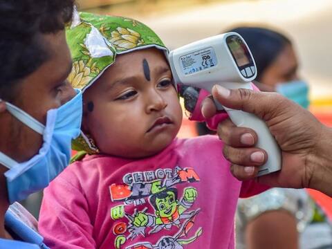 Coronavirus: देश में पिछले 24 घंटों में 83 लोगों की मौत, करीब 40 हजार पहुंची संक्रमित मरीजों की संख्या Coronavirus: देश में पिछले 24 घंटों में 83 लोगों की मौत, करीब 40 हजार पहुंची संक्रमित मरीजों की संख्या