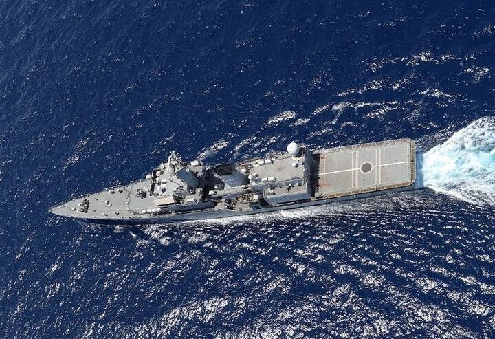 भारतीय नौसेना भी अपने अंदाज में इन कर्मवीरों को सलामी देंगे और दोपहर 3 बजे के बाद रोशन नजर आएंगे. हालांकि उनका सलामी देने का सिलसिला अभी से शुरू हो गया है.