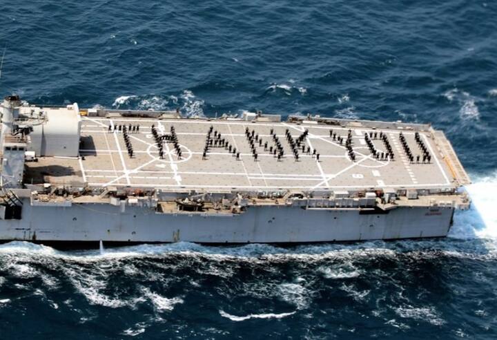 INS Jalashwa जहाज का इस्तेमाल खाड़ी देशों में फंसे भारतीय नागरिकों को निकालने में भी किया जा रहा है.