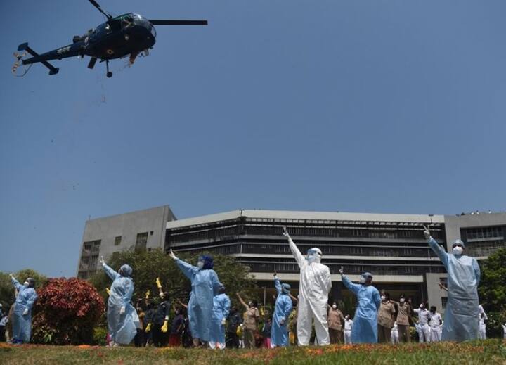 सेना के बैंड भी देशभर में कोरोना वायरस मरीजों का इलाज कर रहे सिविल अस्पतालों के बाहर ‘‘देशभक्ति की धुन” बजा रहे हैं.