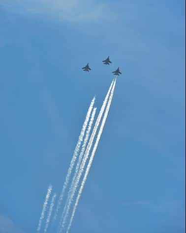 LNJP अस्पताल में कार्यरत एक कोरोना वॉरियर ने वायु सेना द्वारा फ्लाई पास्ट करने के लिए उनके प्रति आभार व्यक्त करते हुए उन्हें सल्यूट किया.