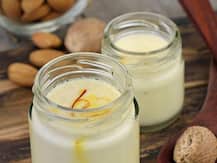 ये 5 चीजें डालकर अपने दूध को बनाएं इम्यूनिटी बढ़ाने वाली पावरफुल ड्रिंक, सभी के लिए है फायदेमंद