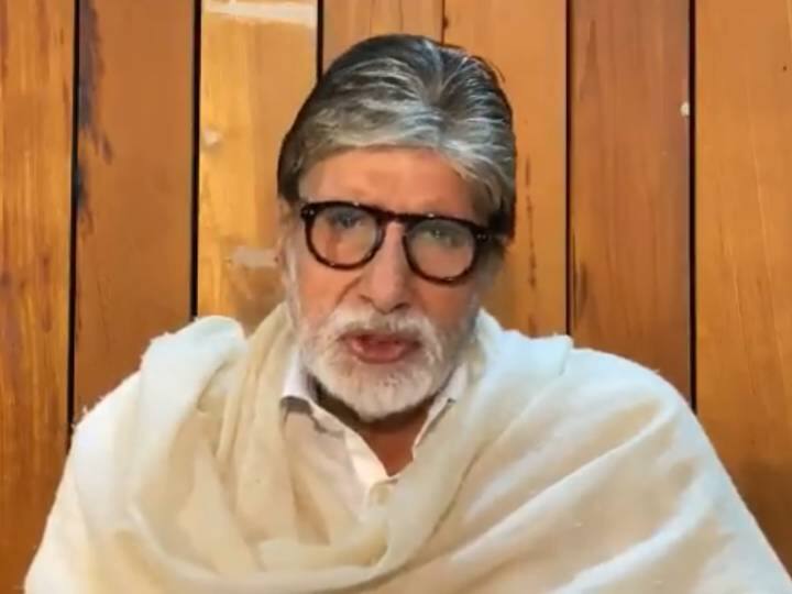 ऋषि कपूर को याद कर बेहद इमोशनल हुए अमिताभ बच्चन, आंखों में आंसू लिए ये VIDEO आया सामने Amitabh Bachchan tribute rishi kapoor at I For India Concert ऋषि कपूर को याद कर बेहद इमोशनल हुए अमिताभ बच्चन, आंखों में आंसू लिए ये VIDEO आया सामने