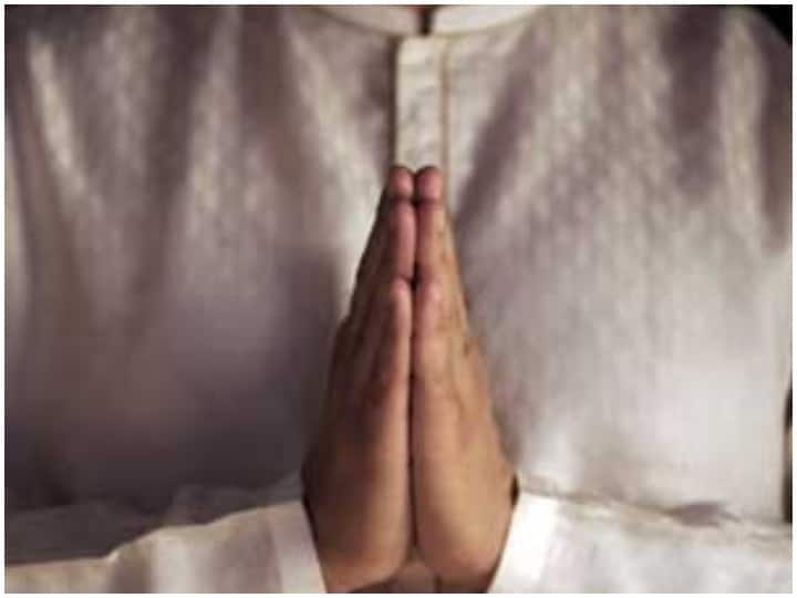 Expecting to avoid covid-19 with folded hands More report हाथ जोड़कर नमस्ते करने से कोविड-19 से बचने की उम्मीद अधिक- रिपोर्ट