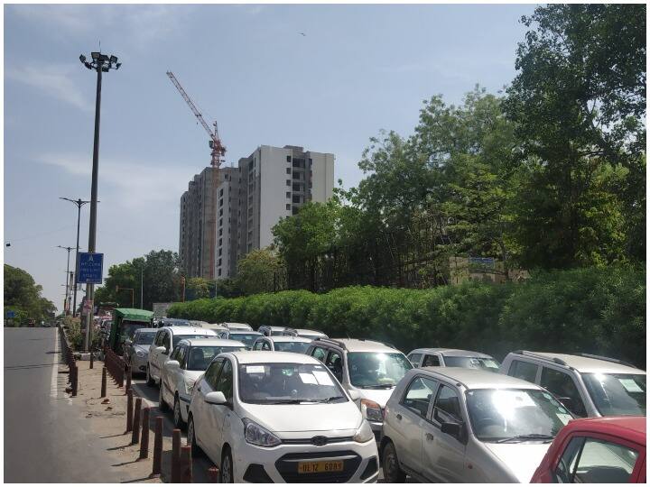 लॉकडाउन के थर्ड फेज में मिली रियायतों के बाद दिल्ली की सड़कों पर कई जगह दिखा ट्रैफिक जाम traffic jams were seen in many places on Delhi roads ANN लॉकडाउन के थर्ड फेज में मिली रियायतों के बाद दिल्ली की सड़कों पर कई जगह दिखा ट्रैफिक जाम