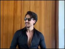 COVID-19: फंड इकट्ठा करने के लिए एक्शन छोड़ सिंगर बने टाइगर श्रॉफ, बेहद खास है ये वीडियो