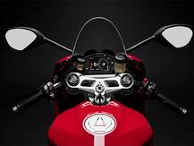 कार जैसे फीचर्स और दमदार इंजन के साथ आ रही है Ducati की नई सुपर बाइक