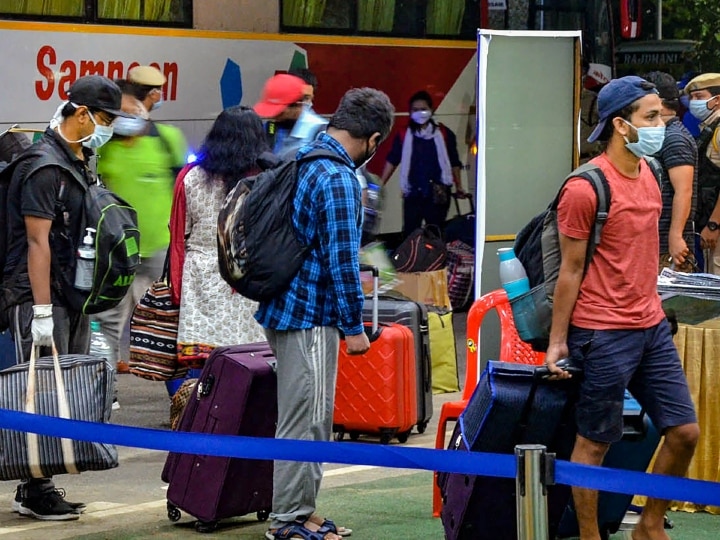 Home ministry Says Indians stranded abroad will be brought back by aircraft विदेश में फंसे भारतीयों को लाने की प्रकिया 7 मई से होगी शुरू, खुद उठाना होगा खर्च
