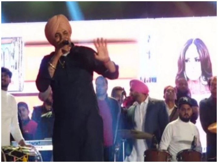 Case filed against Punjabi singer Sidhu Moosewala  including 5 policemen for violating Curfew पंजाबी सिंगर सिद्धू मूसेवाला समेत 5 पुलिसकर्मियों के खिलाफ केस दर्ज, ये है मामला